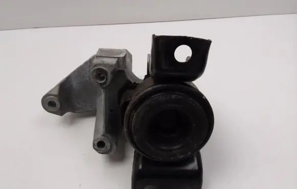 Nissan Pulsar Engine mount bracket 1511293