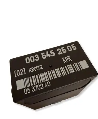 Mercedes-Benz 380 560SEC C126 Fuel pump relay 0035452505 KR0002 05370240