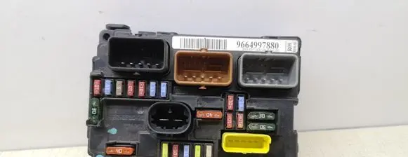 Peugeot 1007 Fuse module 9664997880