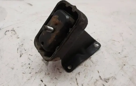Suzuki Jimny Engine mounting bracket