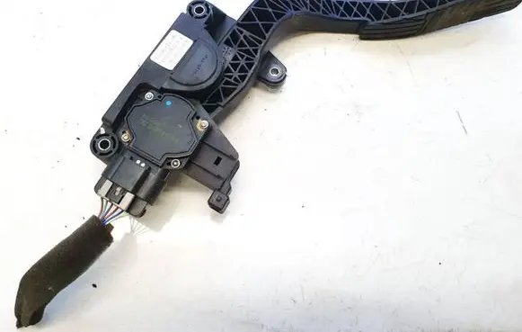 Chevrolet Captiva Accelerator throttle pedal 20905699b 20130524