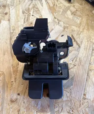 Audi A6 S6 C7 4G Loading door lock 8R0827505 210436170215