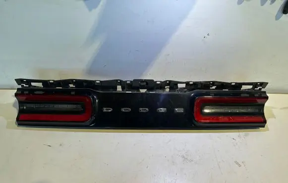 Dodge Challenger Tailgate rear/tail lights 68419751AA