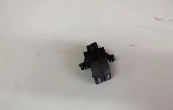 KIA Sportage Steering wheel buttons/switches T110491040