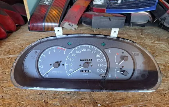 Mitsubishi Lancer Speedometer (instrument cluster) MR168069 207350