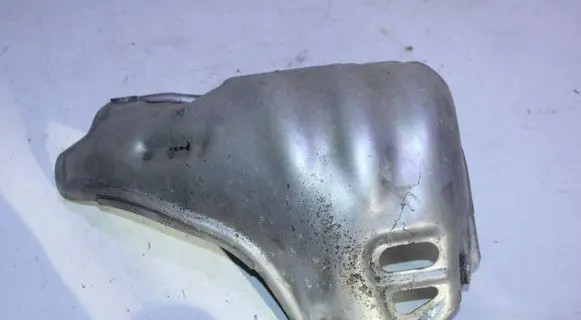 Toyota RAV 4 (XA40) Heat shield in engine bay 