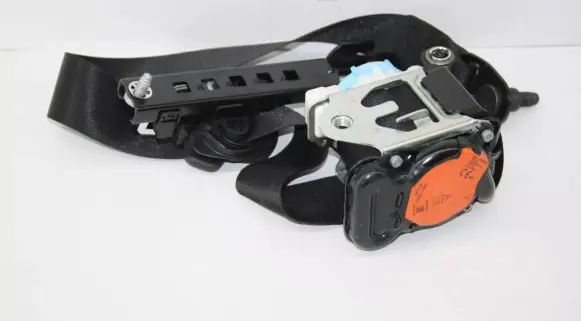 Mercedes-Benz CLA C117 X117 W117 Front seatbelt A1768600285
