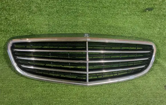 Mercedes-Benz C W205 Front bumper upper radiator grill A2058802683