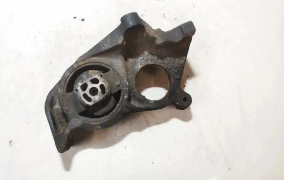 Peugeot 407 Engine mounting bracket 96502581