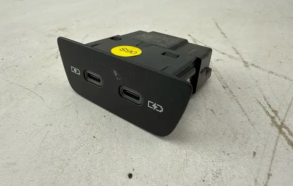 Volkswagen Golf VIII USB socket connector 2G6035718