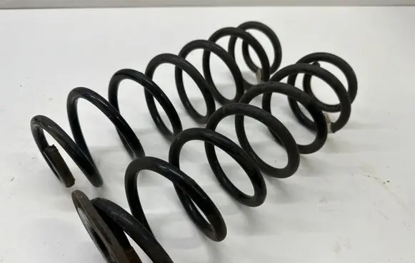 Volkswagen Golf Sportsvan Rear coil spring 5Q0511115