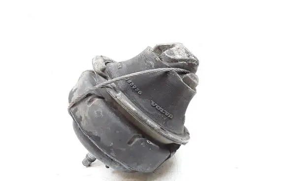 Volvo XC90 Engine mount bracket 8683936