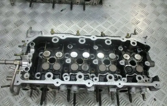 Toyota Avensis T250 Engine head 