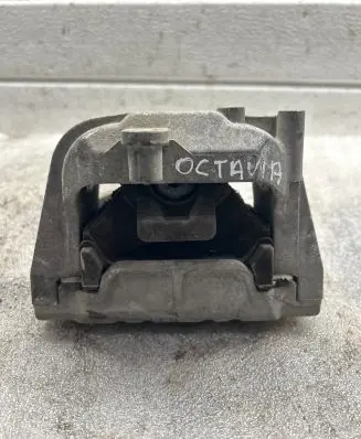Skoda Octavia Mk2 (1Z) Engine mount bracket 1K0199262