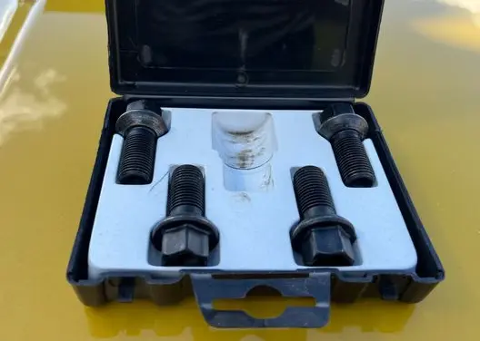 Mercedes-Benz GLA W156 X156 Nuts/bolts 