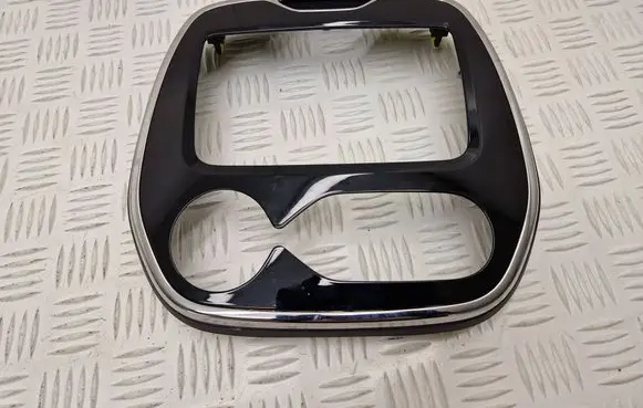 Renault Captur Radio/GPS head unit trim 682700795R 682707901R 682702540R