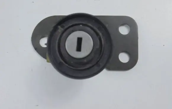 Fiat Albea Front door lock (next to the handle) 