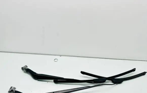Opel Insignia B Front wiper blade arm AM87