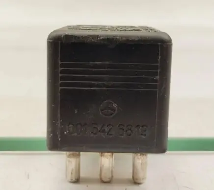Mercedes-Benz S W126 Coolant fan relay 0015426819
