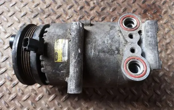 Ford C-MAX I Air conditioning (A/C) compressor (pump) 7N0877041B