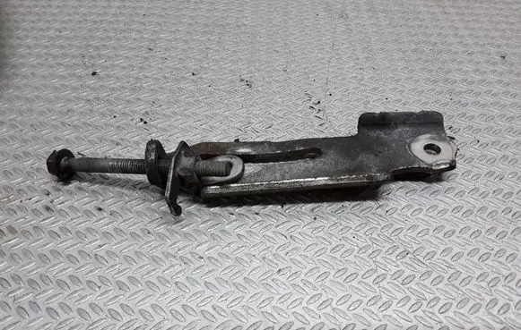 Toyota Auris 150 Generator/alternator belt tensioner