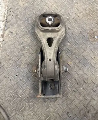 Honda HR-V Engine mount bracket