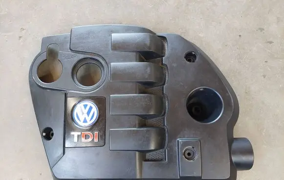 Volkswagen PASSAT B5.5 Engine cover (trim) 038103925