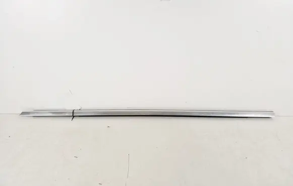 Mercedes-Benz GLC C253 Front door glass trim molding A2537200124
