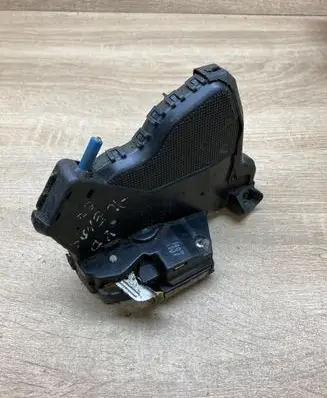Toyota Avensis T250 Front door lock A046693 Frontleftside