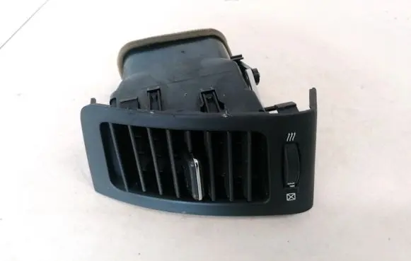 Toyota Avensis Verso Dash center air vent grill 5556310050 555631-0050
