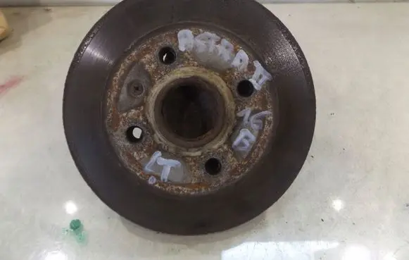 Opel Astra G Stub axle 13319480