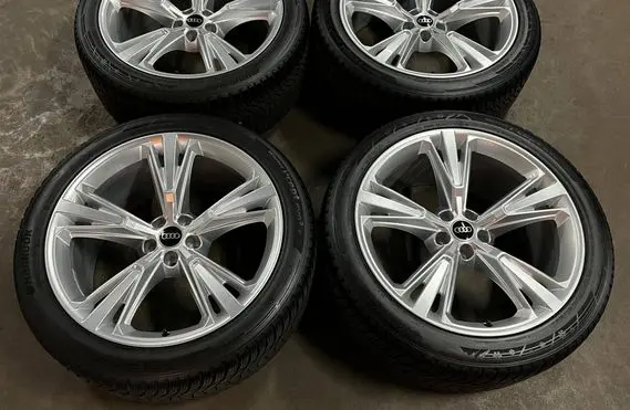 Audi Q8 R21 alloy rim 4M8601025H