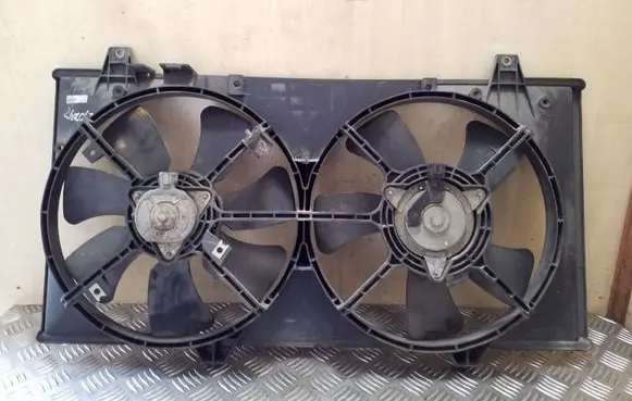 Radiator cooling fan shroud