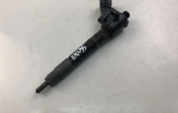 Volvo V70 Fuel injector 31405404