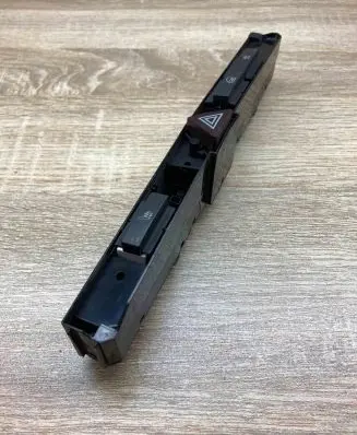 Opel Astra H Hazard light switch 13100109