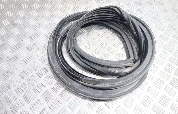 Trunk rubber seal (body)