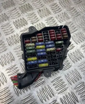 Volkswagen PASSAT B5 Fuse box set 8D1941824