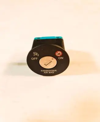 Passenger airbag on/off switch