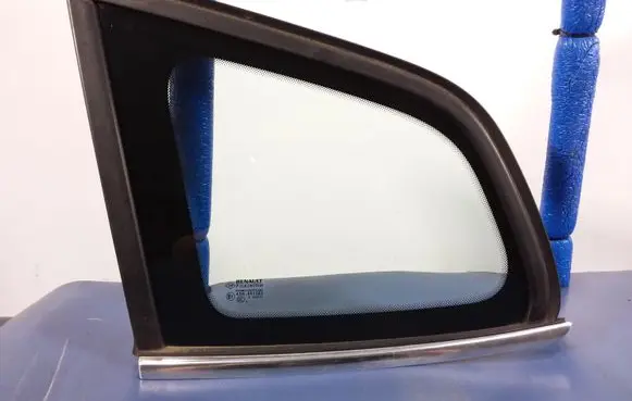 Renault Laguna III Rear side window