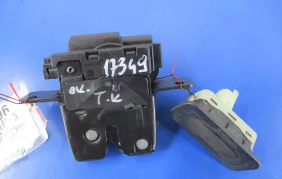 Renault Clio III Tailgate/trunk/boot lock/catch/latch 8200947699