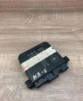 Mercedes-Benz C W202 Door control unit/module 2108207626 USED