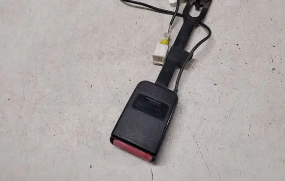 Peugeot 406 Front seatbelt buckle A9132AC64