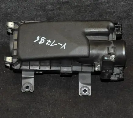 Toyota Yaris Air filter box BS014140318
