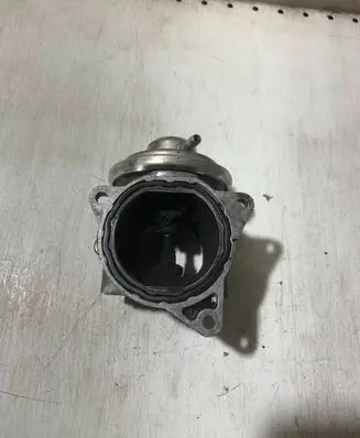 Volkswagen Golf V EGR valve 038129637D