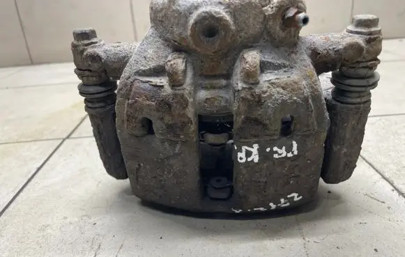 Mitsubishi Colt Front brake caliper