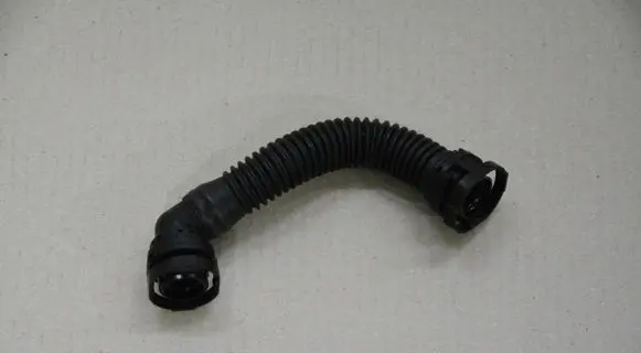 Volkswagen PASSAT CC Breather hose/pipe 04L103493