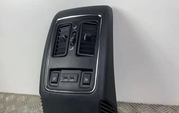 Jeep Grand Cherokee Rear air vent grill 