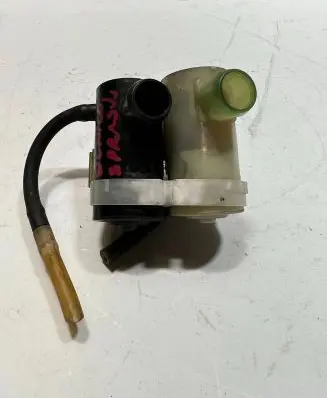 Honda CR-V Windscreen/windshield washer pump