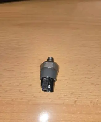 Toyota Prius (XW50) Oil pressure sensor