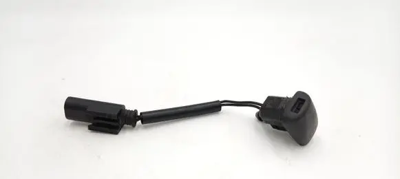 BMW 5 E60 E61 Windshield washer spray nozzle 61667046060 7046060